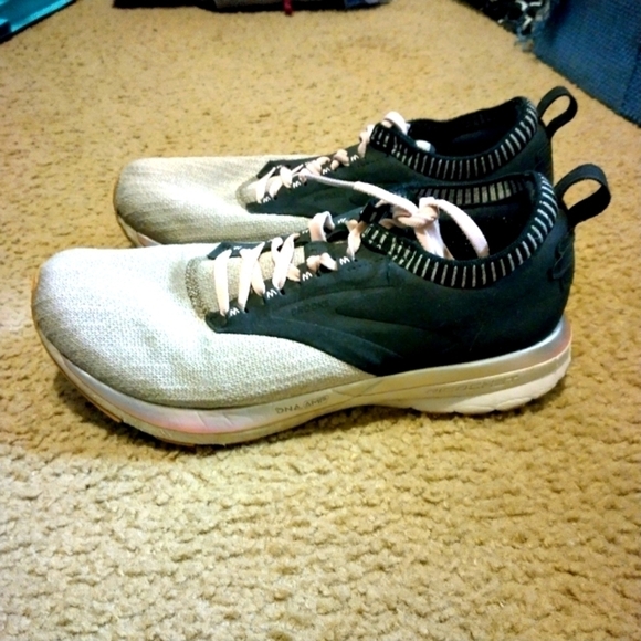 Brooks Ricochet Womans 7.5 Energize Natural Sneakers - Picture 9 of 11